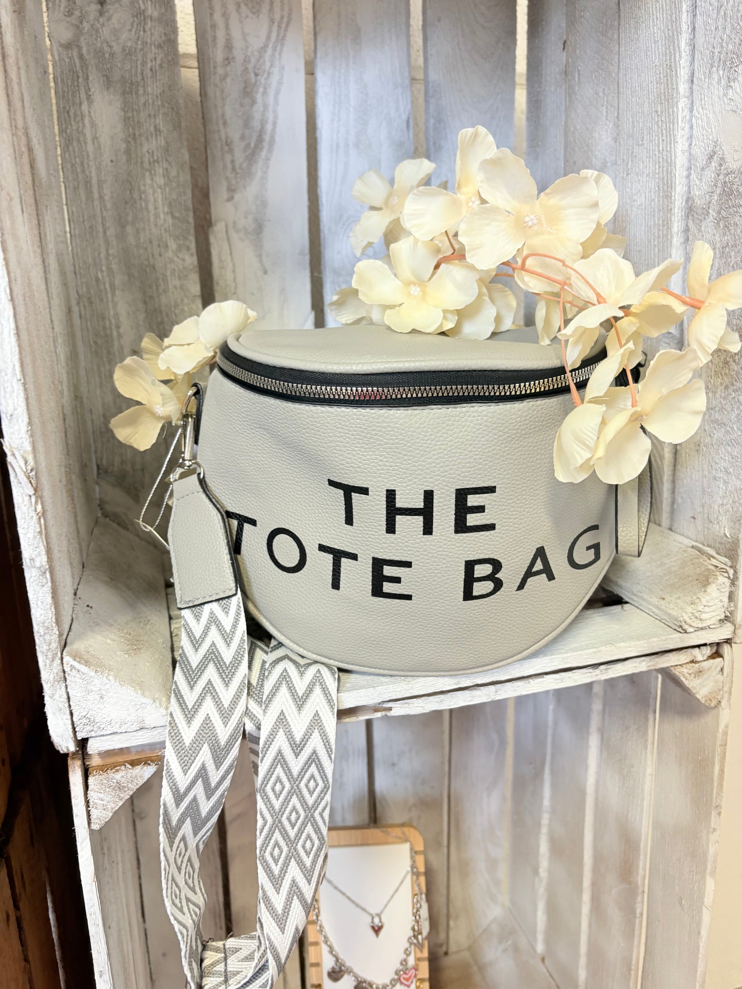 The T bag shoulder grey